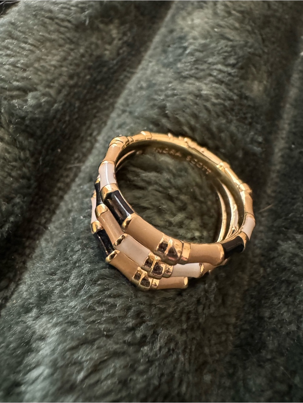 Kendra Scott Gold Stackable Bamboo-Style Enamel Ring Set in Black and Cream